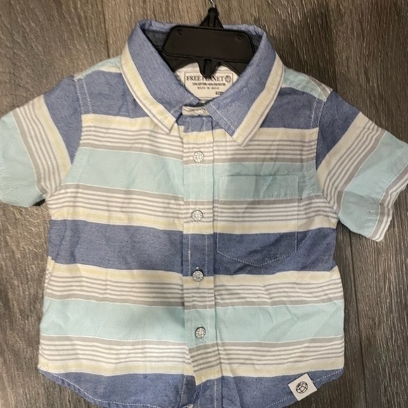 Free Planet button down - Picture 2 of 6